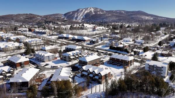 Bromont | Attached